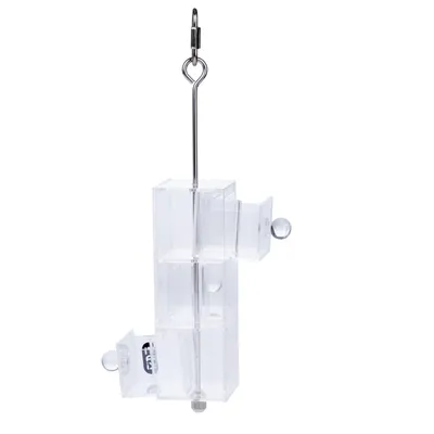 Jouet suspendu transparent en plastique avec tiges métalliques, deux compartiments à portes basculantes et crochets de fixation visibles. Marque Trixie inscrite sur une porte.