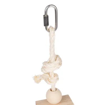 Corde blanche avec nœuds, perle en bois et attache métallique, suspendue à une base en bois. Matériaux visibles : corde, bois, métal.