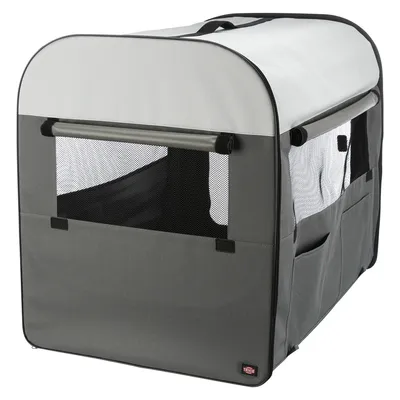 Transportbox aus grauem Stoff mit Netzfenstern, Tragegriff und Taschen. Marke Trixie sichtbar auf der Vorderseite.