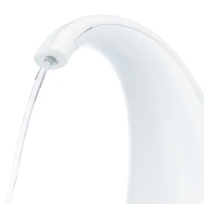 Weiße Trinkbrunnen-Auslauf mit fließendem Wasser, geeignet für Haustier-Trinkstationen.