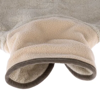 Μπεζ παλτό σκύλου από μαλακό fleece με καφέ περίγραμμα, λεπτομέρεια γιακά.