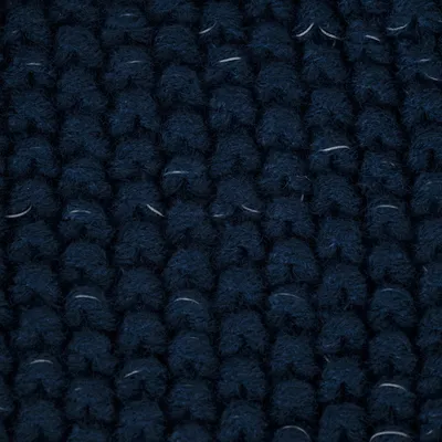 Nahaufnahme eines dunkelblauen, grob gestrickten Stoffmaterials mit sichtbarer Textur.