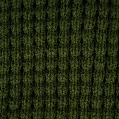 Gros plan sur un tissu en maille verte, matière textile visible.