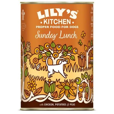 Lily's Kitchen Proper Food for Dogs Sunday Lunch, met kip, aardappelen en erwten. Blik hondenvoer met illustratie van hond en bloemen op het etiket.