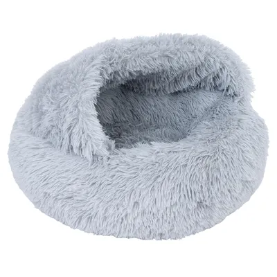 Niche ou panier pour animal en tissu peluche gris clair, forme ronde avec rebord surélevé et ouverture partielle visible à l’avant. Aucun texte ni marque apparente.