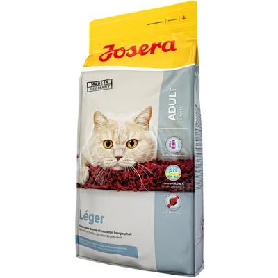 Josera Adult Light Léger hrana za mačke, natpisi: Made in Germany, Gewichts kontrolle, Harn-pH 6,0–6,5, Anti-Haarballen. Slika mačke na pakiranju.