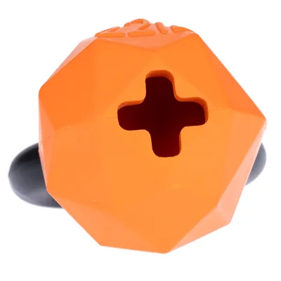 Orangefarvet, geometrisk hundelegetøj med korsformet åbning og sort håndtag.