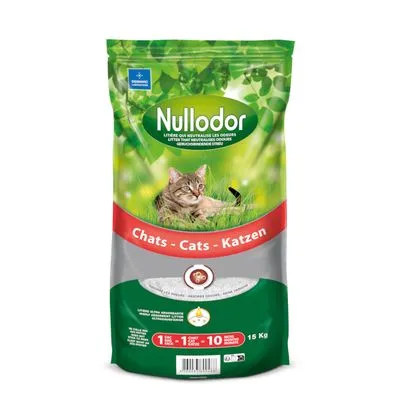 Nullodor kattenbakvulling, tekst: Chats - Cats - Katzen, 15 kg. Afbeelding van een kat op de verpakking. Zichtbare claims: 1 kat, 1 zak, 10 weken.