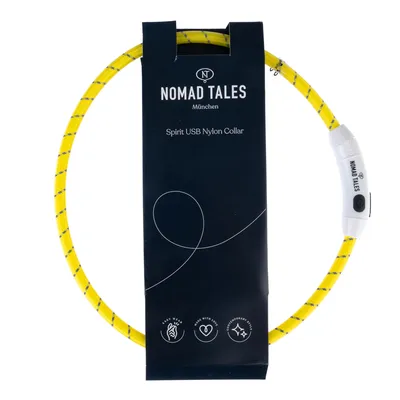 Nomad Tales München Spirit USB Nylon Collar, gelbes Halsband mit weissem Verschluss. Verpackung zeigt Icons: leicht zu tragen, hergestellt mit Liebe, zeitgemässes Design.