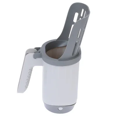Recipiente gris y blanco con asa e inserto extraíble, adecuado para almacenar o limpiar objetos.