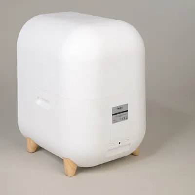 White container with wooden feet and handles, back shows kooa logo, CE marking and technical details.
