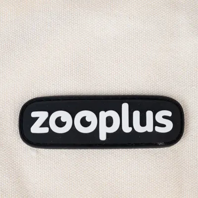 zooplus. Nome del marchio su etichetta nera.