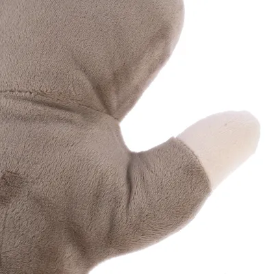 Nahaufnahme eines braunen Plüschspielzeugs mit beige abgesetztem Bereich, geeignet für Haustiere.