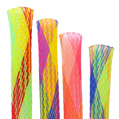 Patru jucării din plasă colorate, în diferite culori și modele, potrivite pentru joacă interactivă.