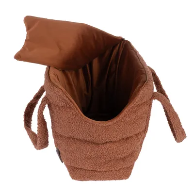 Sac de transport marron en tissu doux avec anses, intérieur matelassé et rabat ouvert, sans marque visible.
