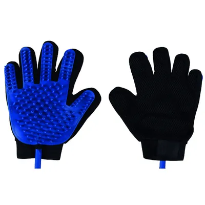 Zwei Handschuhe, einer mit blauen Noppen für Fellpflege, der andere schwarz mit atmungsaktivem Material und Klettverschluss.