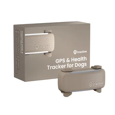 Tractive GPS & Health Tracker dla psów, beżowe urządzenie i opakowanie z widoczną nazwą produktu.