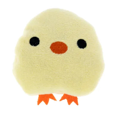 Juguete de peluche amarillo en forma de pollito con pico y patas naranjas y ojos negros.