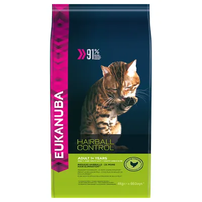 Упаковка корма для кошек Eukanuba Hairball Control Adult 1+ Years, 4 кг. Видна надпись: 91 % животного белка из курицы, уменьшение образования комков шерсти в 2 раза.