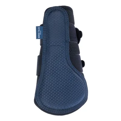 Protection pour patte de chien en tissu et caoutchouc, surface extérieure à motif hexagonal, étiquette visible avec texte « NOMAD TALES » sur le côté.