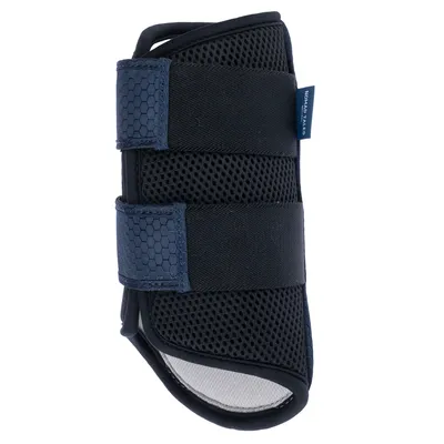 Protection pour patte d’animal en tissu mesh noir, deux larges bandes auto-agrippantes bleues, étiquette visible avec la marque Nomad Tales.