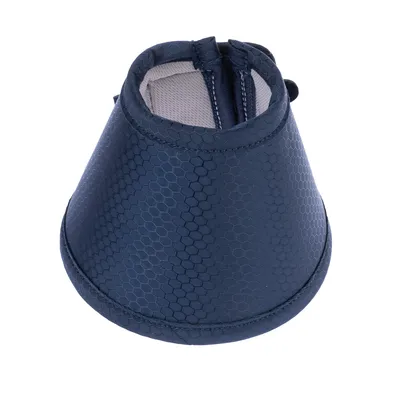 Collerette bleue en tissu à motif hexagonal, intérieur gris clair, fermeture par scratch visible sur le dessus.