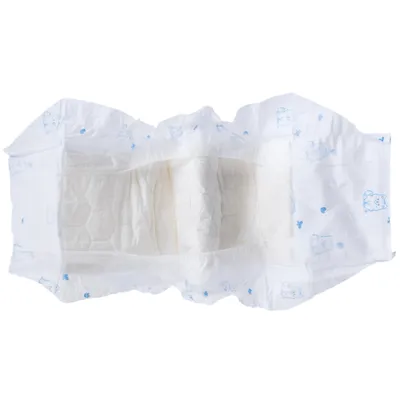 Witte wegwerpluier met blauwe beertjes- en hartjesmotieven, toont de binnenkant met absorberende kern en elastische zijkanten.