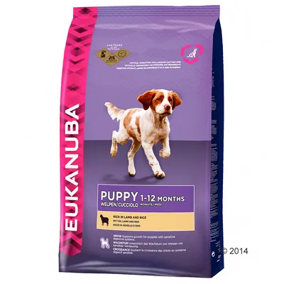 EUKANUBA Puppy 1–12 Months, ração para cachorros, rico em cordeiro e arroz. Texto visível em inglês, alemão, francês e italiano sobre crescimento e digestão sensível.
