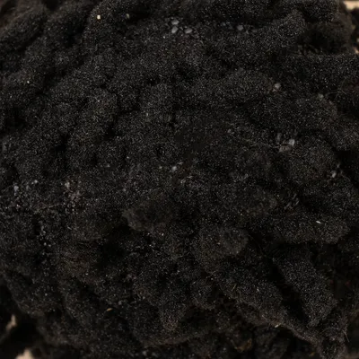 Primo piano di materiale nero strutturato. Nessuna altra informazione visibile.