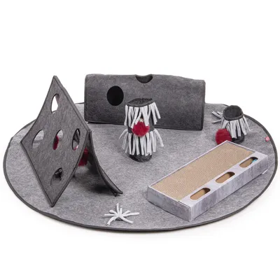 Play mat made of grey felt with various play modules: scratching surface, hole wall, tunnel and fringe rolls. Includes red balls as accessories.
