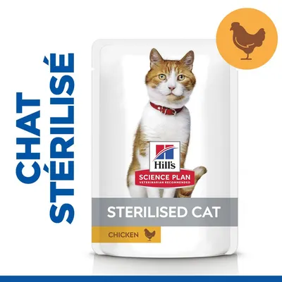 Sachet Hill's Science Plan pour chat stérilisé, saveur poulet, texte visible : STERILISED CAT, CHICKEN, illustration de chat et pictogramme poulet. Texte en anglais et français.