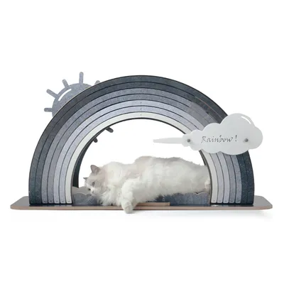 Katzenmöbel in Regenbogenform mit grauen und weißen Elementen, Wolke mit Schriftzug 'Rainbow!', weiße Katze liegt darunter.