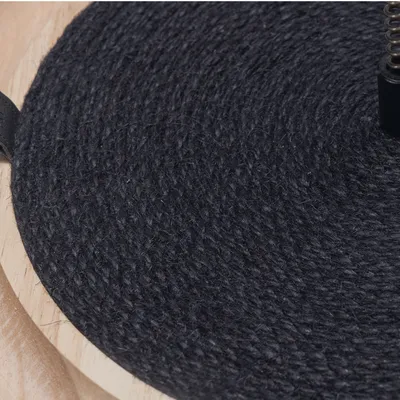 Designed by Lotte katt­leksak Idah i trä