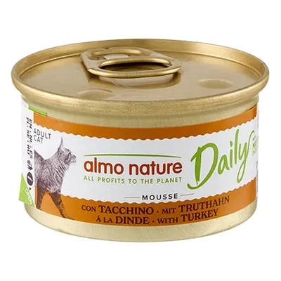 Scatoletta Almo Nature Daily Mousse per gatto adulto, con tacchino. Testo visibile: 'all profits to the planet', 'con tacchino', 'adult cat'.