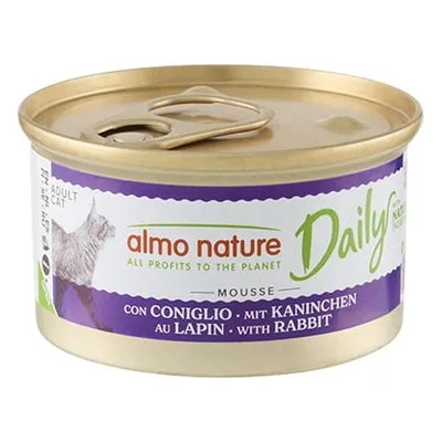 almo nature Daily mousse coniglio per gatto adulto, scritta 'all profits to the planet' sulla confezione, barattolo in metallo con etichetta viola e bianca