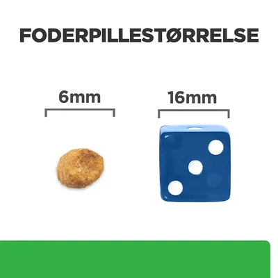 Foderpillestørrelse vist: foderpille 6 mm ved siden af blå terning 16 mm. Tekst: FODERPILLESTØRRELSE, 6 mm, 16 mm.