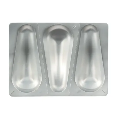 Plaquette de 3 doses unitaires en aluminium, sans texte ni marque visible.