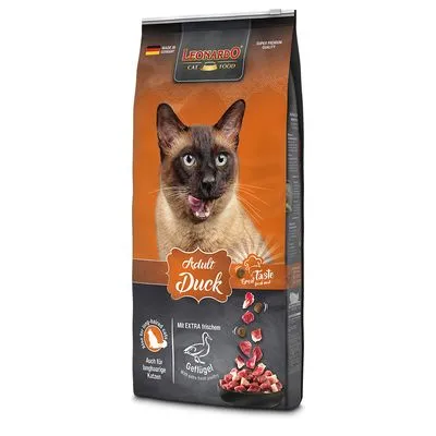 Leonardo Cat Food Adult Duck, synlig text: 'Adult Duck', 'Geflügel', bild på katt och bitar av kött. Även för långhåriga katter enligt förpackningen.