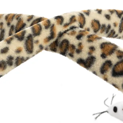 Speelgoed met luipaardprint en witte muis, geschikt voor huisdieren.