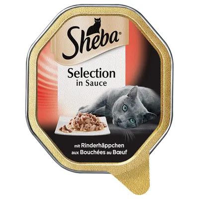 Sheba Selection in Sauce vådfoder til kat, synlig tekst: mit Rinderhäppchen, aux Bouchées au Boeuf. Billede af grå kat og tallerken med kødstykker i sauce.