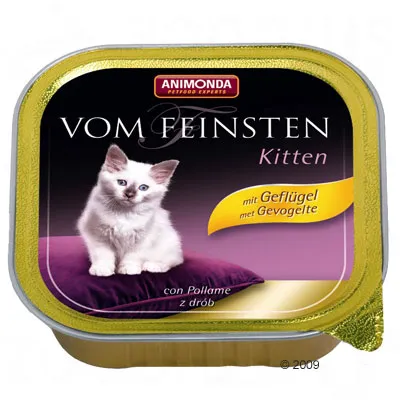 Animonda Vom Feinsten Kitten natvoer, met gevogelte. Afbeelding van een kitten op een paarse kussen op de verpakking. Tekst in meerdere talen zichtbaar.