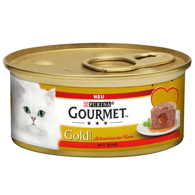 Purina Gourmet Gold, sulava ydin naudalla. Uusi resepti kultaisessa purkissa, valkoinen kissa ja tarjoiltu tuote lautasella.