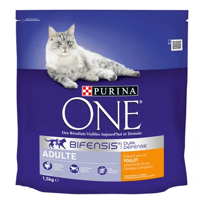 Purina ONE Bifensis Dual Defense Adulte, 1,5 kg. Widoczny kot, tekst po francusku: élaboré avec du poulet sélectionné et aux céréales complètes. Bez barwników i konserwantów.