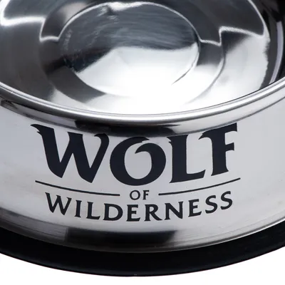Edelstahl-Napf mit schwarzem Schriftzug 'Wolf of Wilderness'.