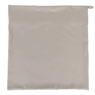 Beige Kissenbezug aus glattem Stoff, quadratische Form mit Reissverschluss an der Seite.