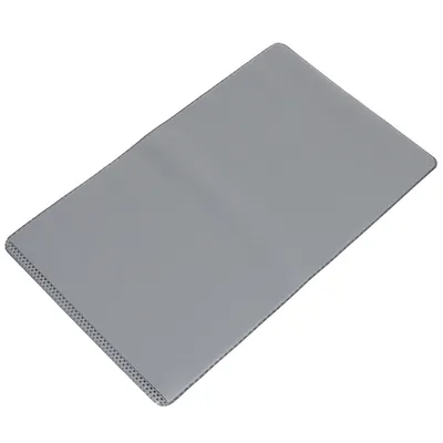 Graue, rechteckige Matte mit rutschfester Unterseite, aus glattem Material.