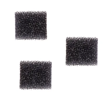 Drei rechteckige schwarze Filterschaumstücke, geeignet für Aquarien oder Wasserfilter.
