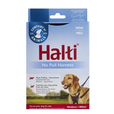 Pakiranje Halti No Pull Harness, Company of Animals. Tekst: Stops Pulling – Guaranteed, Controls your dog gently from the chest. Veličina Medium. Slika psa s oprsnicom.