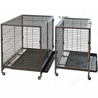 Два метални клетки за домашни любимци на колела с подвижна пластмасова тава за почистване, показани отворени и затворени.