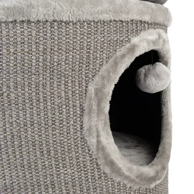 Graues Katzenmöbel mit Sisal-Oberfläche, runder Eingang und hängendem Plüschball. Innen gepolstert für Komfort.